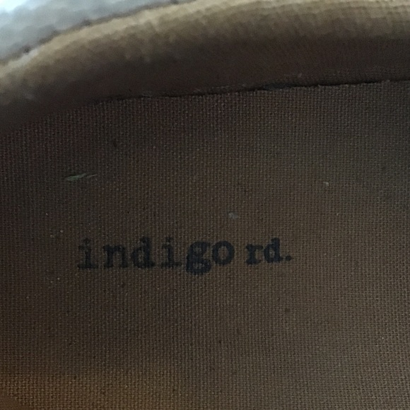 🌻INDIGO RD Sz 9.5 TAUPE FAUX LEATHER SLIP-ON SHOES - Picture 3 of 8